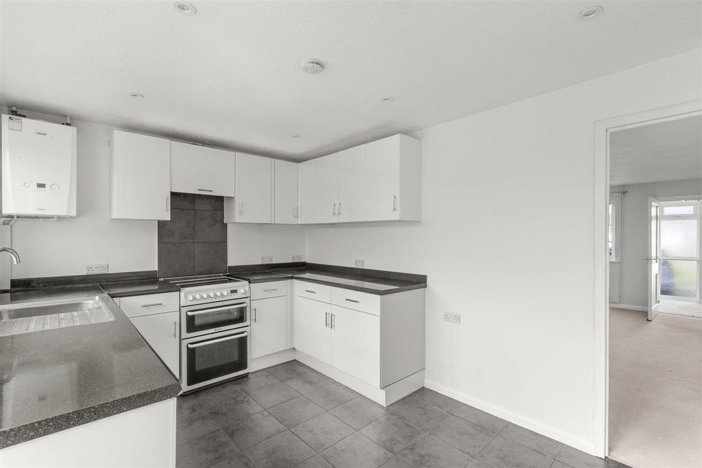 115 Rowland Way, HP19 7 SP-12.jpg