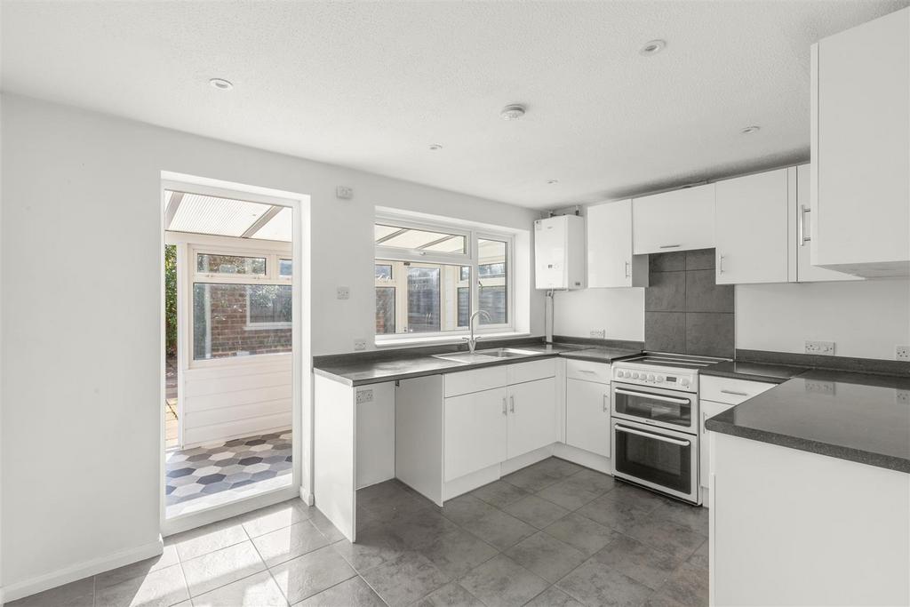 115 Rowland Way, HP19 7 SP-7.jpg