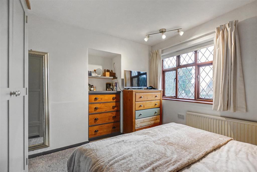 Bedroom 1 3.jpeg
