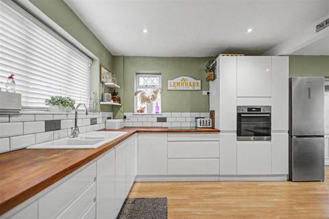 3 bedroom semi-detached house for sale, Barker Avenue North, Sandiacre, Nottingham
