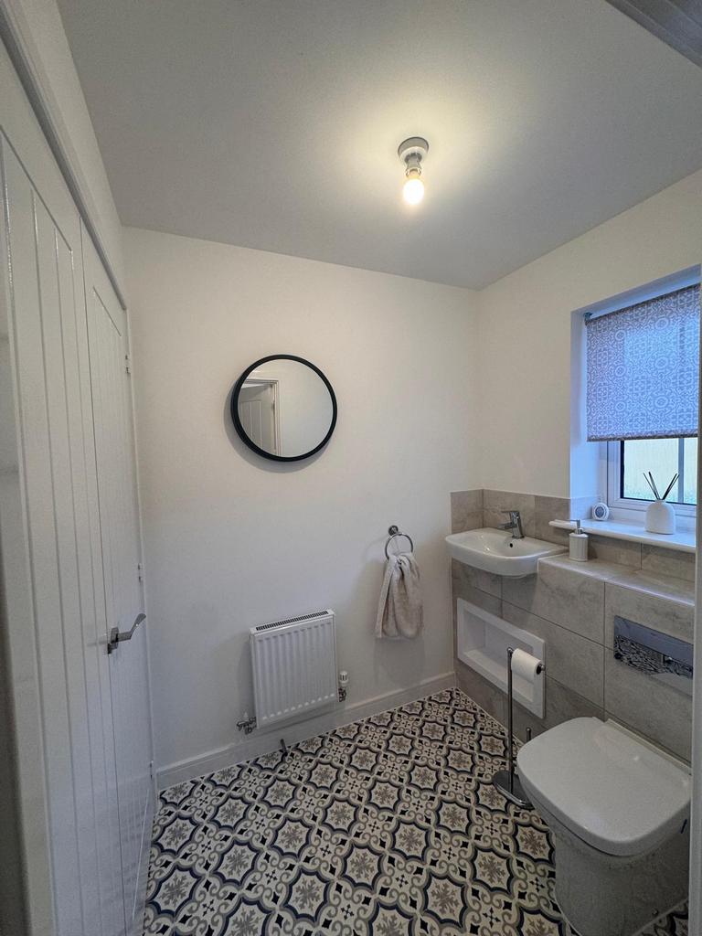 Cloakroom/wc