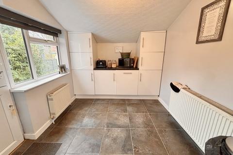 undefined, Avenue Road, Normoss FY3