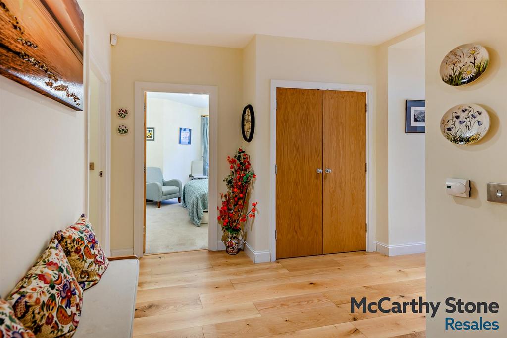 8681768-interior02-800.jpg