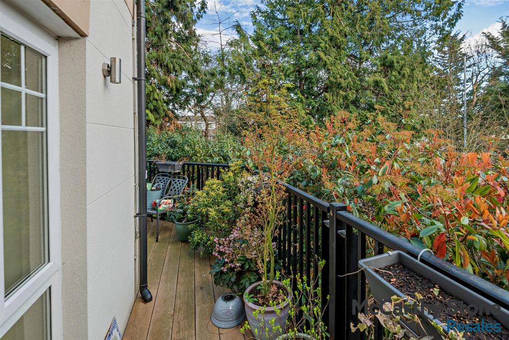8681768-exterior03-800.jpg