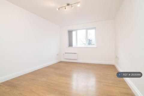 2 bedroom flat to rent, Dudley Road, West Midland, B65