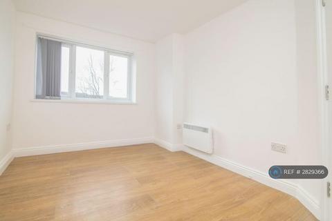 2 bedroom flat to rent, Dudley Road, West Midland, B65