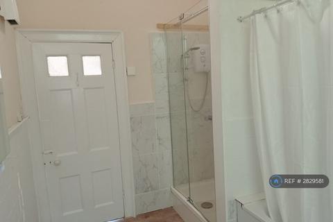 4 bedroom flat to rent, Camden Crescent, Bath, BA1