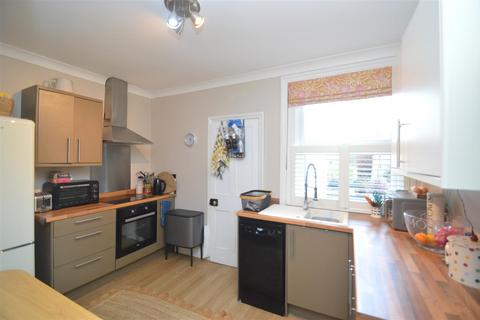 3 bedroom semi-detached house for sale, Orchard Road, East Cowes