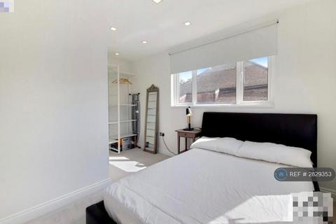 undefined, Grenfell Avenue, Hornchurch, RM12