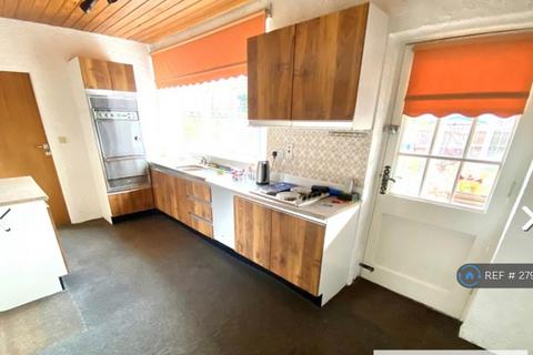 3 bedroom semi-detached house to rent, Victoria Avenue, Sunderland, SR2