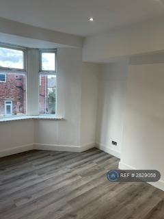 1 bedroom in a flat share to rent, Oban Terrance, Gateshead, NE10