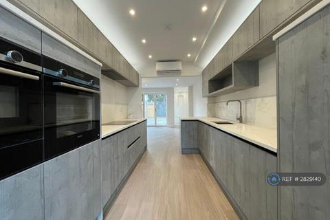 4 bedroom terraced house to rent, Kingsgate Avenue, Broadstairs, CT10
