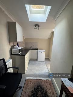 Studio to rent, Finchley Road, London, NW3