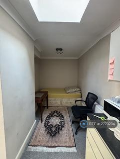 Studio to rent, Finchley Road, London, NW3