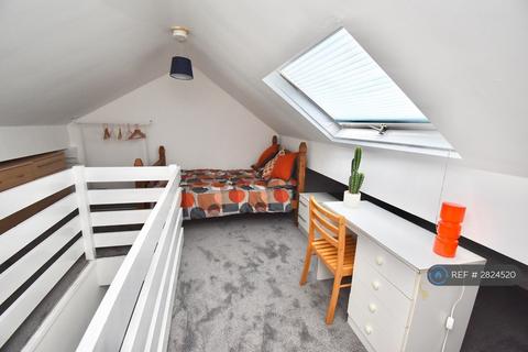5 bedroom terraced house to rent, Whitby Avenue, Manchester, M14