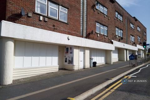 3 bedroom flat to rent, Edge Lane, Stretford, Manchester, M32