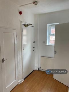3 bedroom flat to rent, Edge Lane, Stretford, Manchester, M32