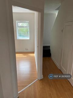 3 bedroom flat to rent, Edge Lane, Stretford, Manchester, M32