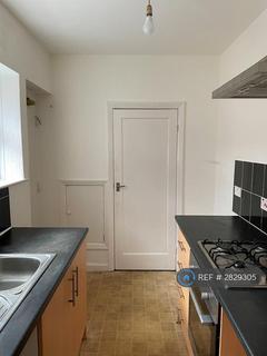 3 bedroom flat to rent, Edge Lane, Stretford, Manchester, M32
