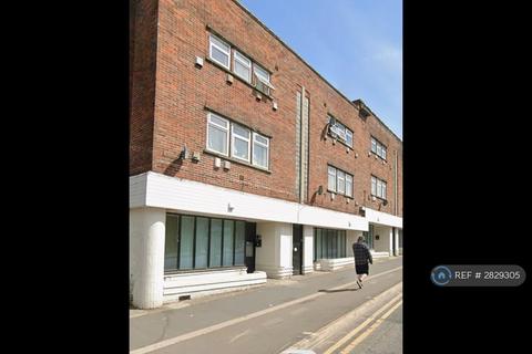 3 bedroom flat to rent, Edge Lane, Stretford, Manchester, M32