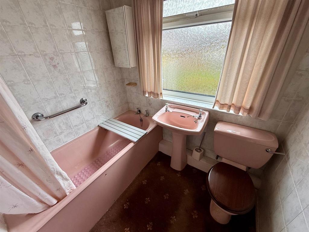 MR3 Bathroom.jpg