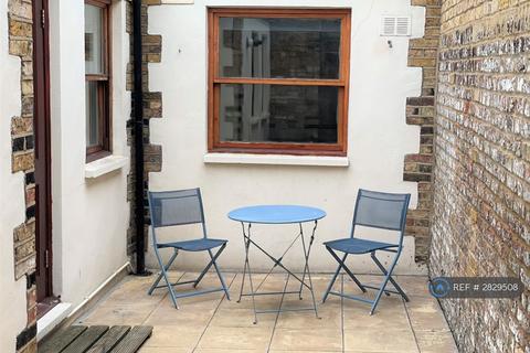 2 bedroom flat to rent, Friary Road, London, SE15