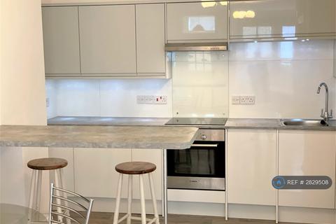 2 bedroom flat to rent, Friary Road, London, SE15