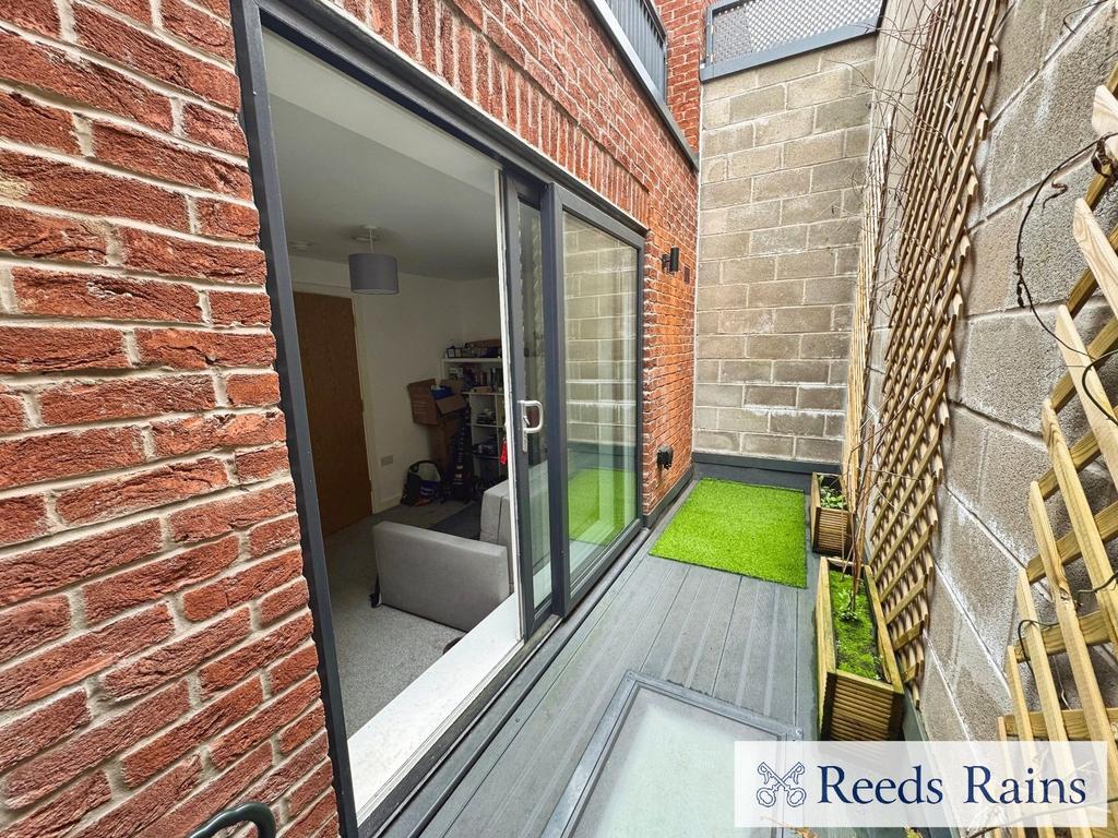 1st Floor Terrace