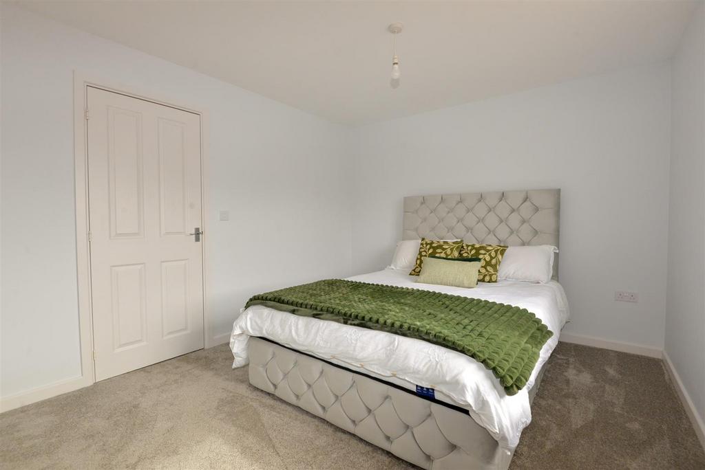Bedroom1 3.jpg