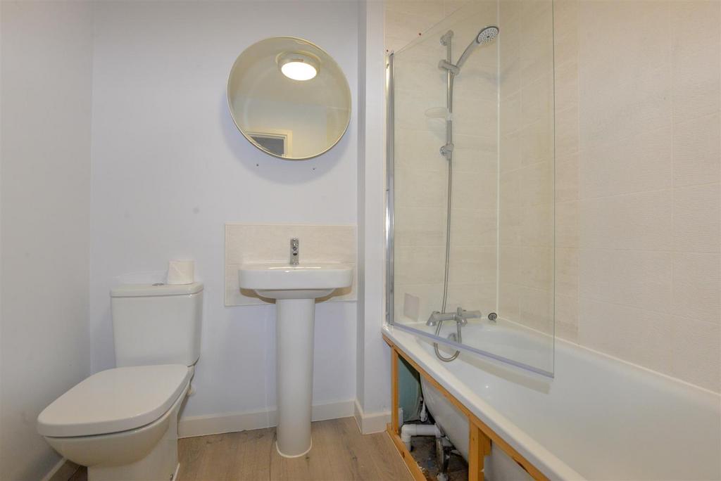 Bathroom 1.jpg