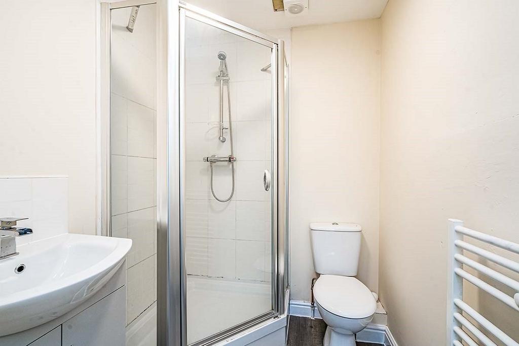 En-Suite Shower Wc