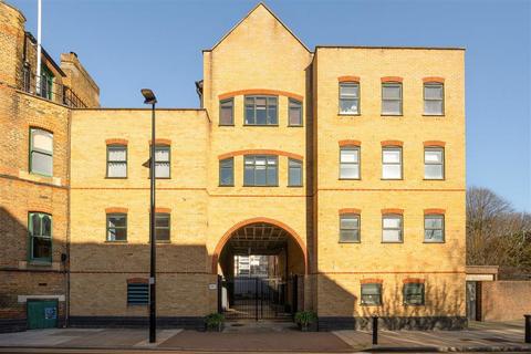 2 bedroom flat to rent, Wapping Lane, London E1W
