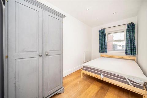 2 bedroom flat to rent, Wapping Lane, London E1W