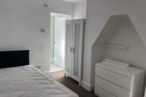 1 bedroom in a house share to rent - Vue 4