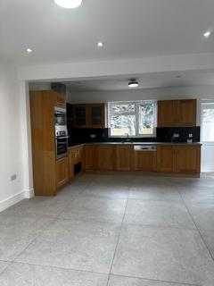 3 bedroom semi-detached house to rent, Watford WD19
