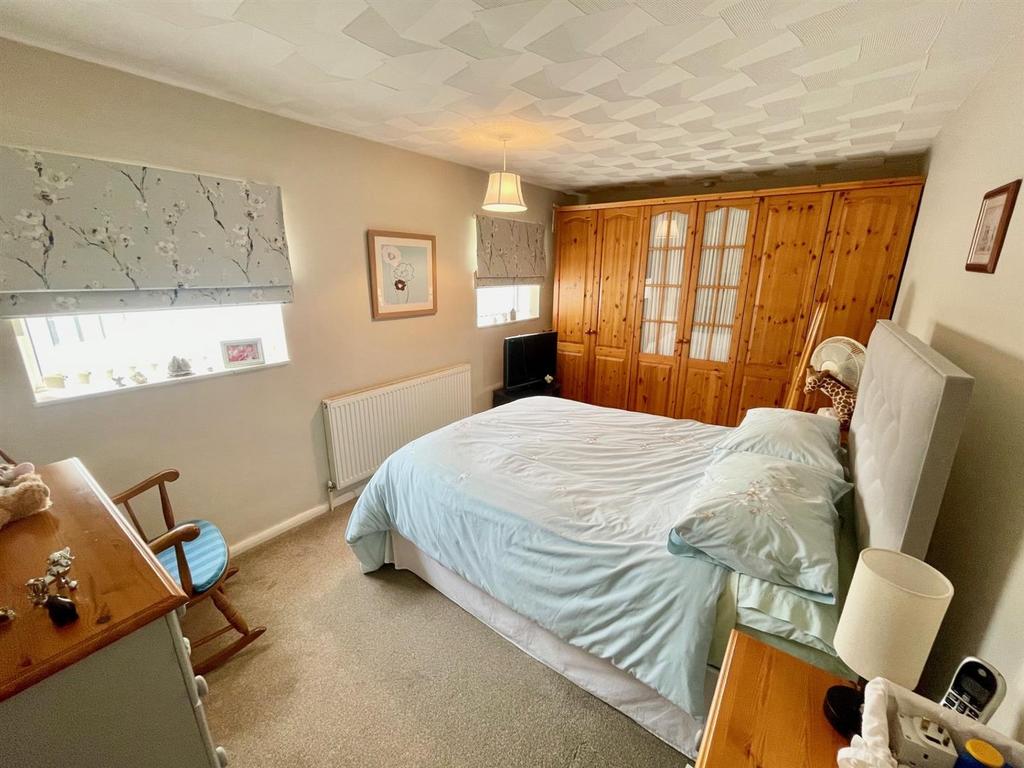 Bedroom 1.jpg