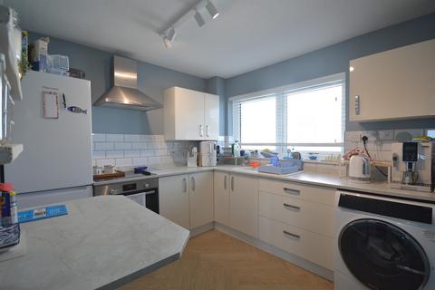 2 bedroom flat to rent, Selsey, Chichester, PO20