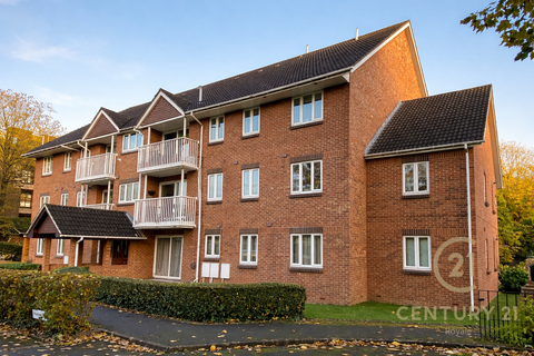 3 bedroom apartment to rent, Glenbuck Road, SURBITON KT6