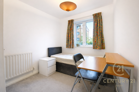 3 bedroom apartment to rent, Glenbuck Road, SURBITON KT6