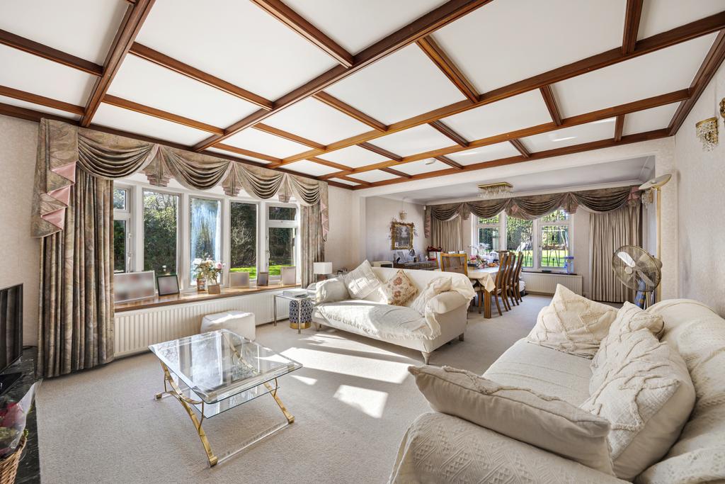 Sitting/Dining Room