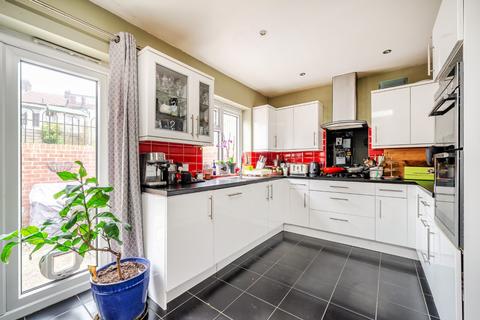 3 bedroom terraced house for sale, Orchard Avenue, Southgate, London, N14