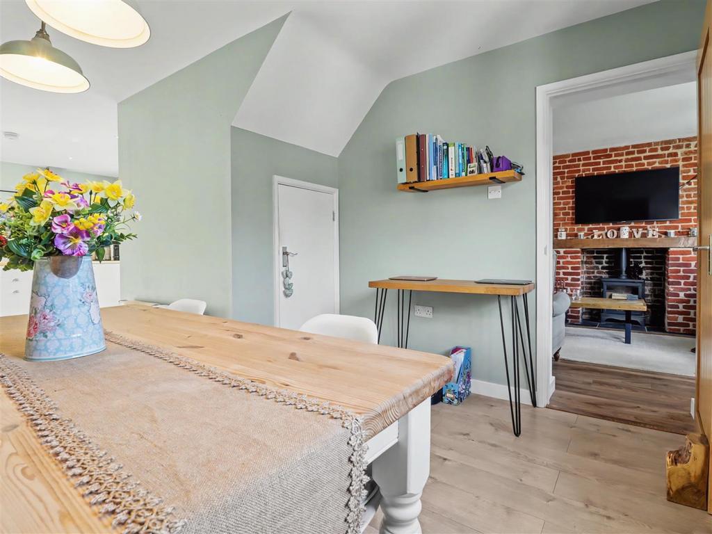 Dining/sitting room