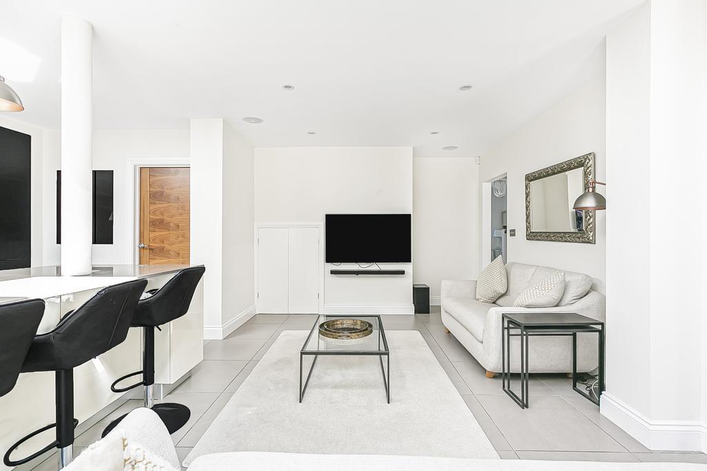 Kitchen/TV