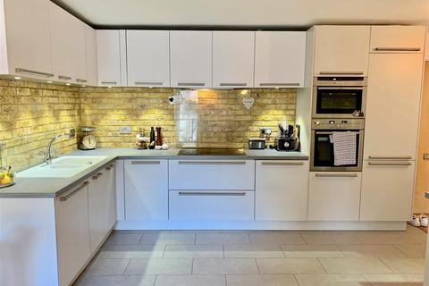 2 bedroom flat to rent, 69 Wapping High Street, London E1W