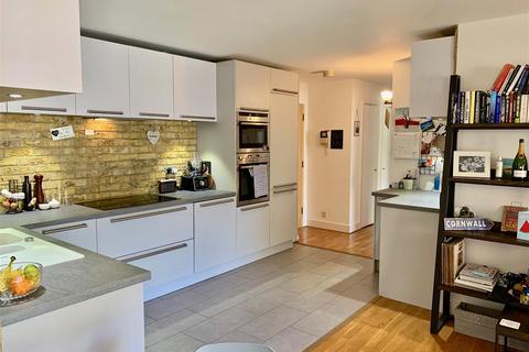 2 bedroom flat to rent, 69 Wapping High Street, London E1W
