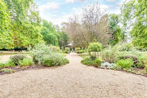 1 bedroom flat for sale, Royal Crescent, London W11