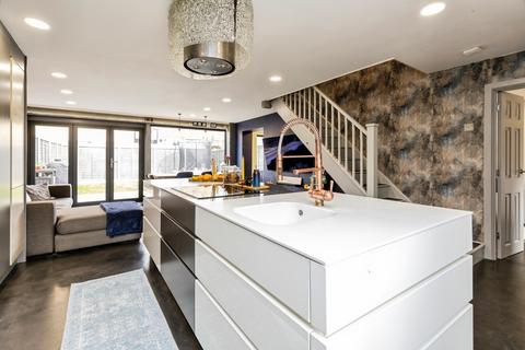 4 bedroom semi-detached house for sale, Atkinson Road, Maidenbower, Crawley, West Sussex, RH10