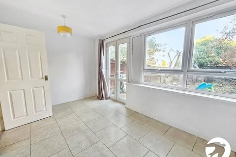 3 bedroom terraced house to rent, Lamberhurst Close, Orpington, BR5