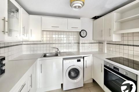 3 bedroom terraced house to rent, Lamberhurst Close, Orpington, BR5