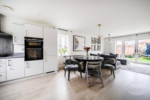4 bedroom detached house for sale, South Lane, Ash GU12